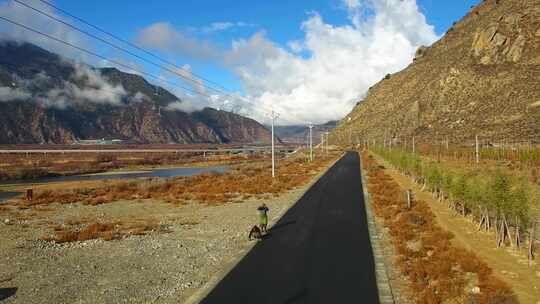 震撼大气航拍西藏林芝雅尼湿地公路雪山