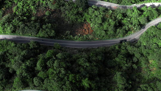 4K盘山公路汽车开上升俯视01视频素材模板下载