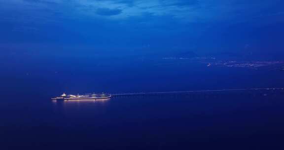 航拍港珠澳大桥夜景香港国际机场航班飞机