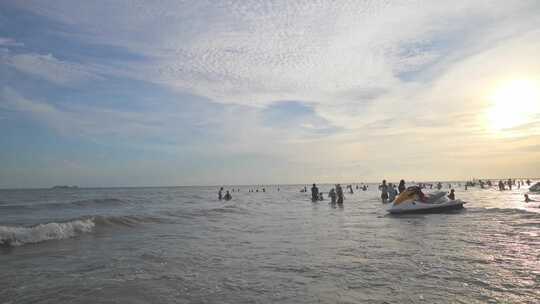 蓝天白云下广西北海大海沙海岸线风景风光