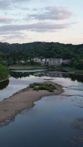 竖版航拍湖光山色夕阳倒影晚霞