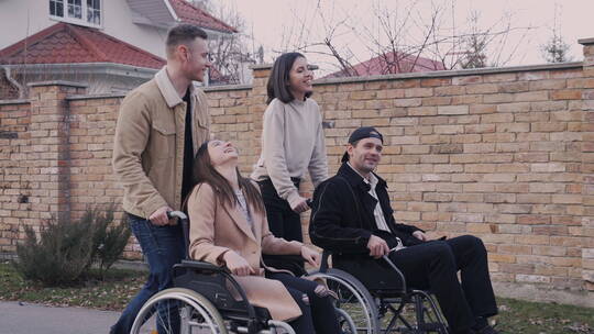 轮椅上的残疾朋友