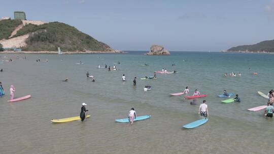 航拍海南三亚后海海滩冲浪游玩