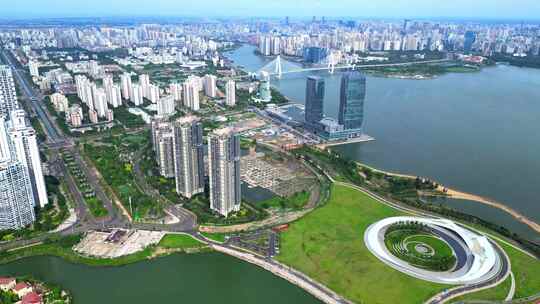 航拍海南海口海甸岛天空之山城市天际线风景