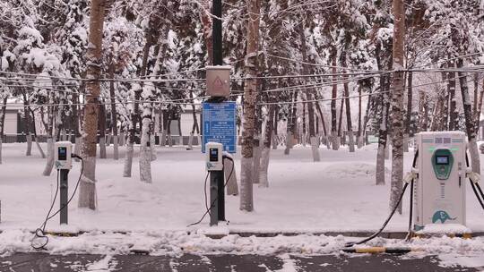 东北冬季汽车充电桩新能源