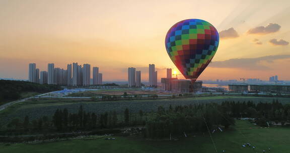 武汉滑翔伞基地航拍热气球夕阳2709