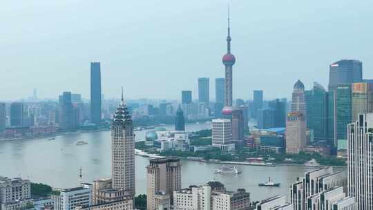 上海市外滩陆家嘴黄浦江东方明珠塔上海中心