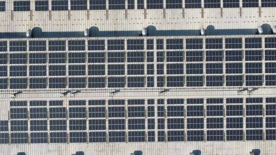 厂房屋顶太阳能发电板航拍