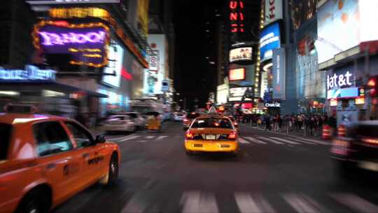 城市的马路夜景