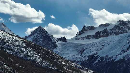 四川甘孜德格县雪山航拍雀儿山脉航拍