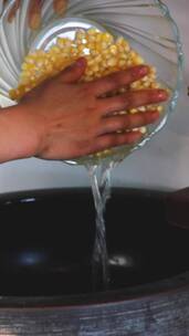 黄金玉米烙美食制作竖屏宣传抖音短视频家常