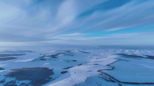 空中俯瞰冬季雪原风光