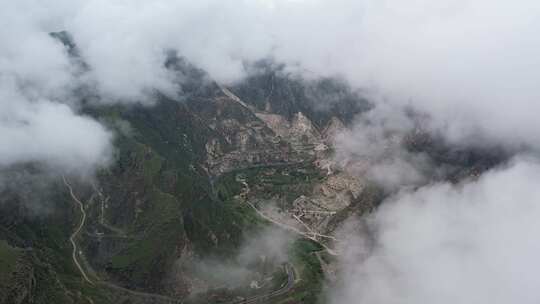 航拍大青山 穿云 草原 大山 高原 草原