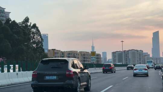 开车行驶在广州道路车流交通城市车窗外风景