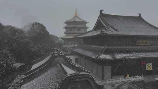 2024年第一场雪雪中的千年古寺金粟寺