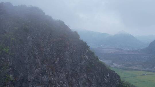 4k冷调雨季山峰航拍