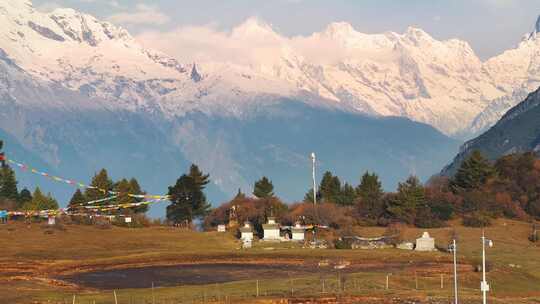 西藏吉隆镇乃夏村日出航拍雪山村庄风景