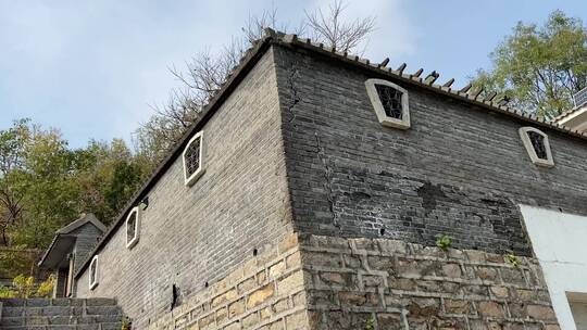 济南南部山区天井峪村，古朴的石头房子视频素材模板下载