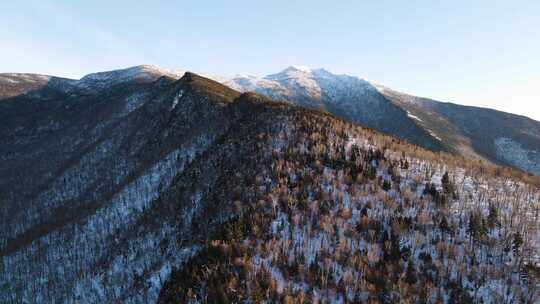 雪山的无人机镜头