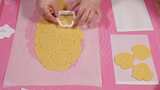 特写模具制作饼干脱模烤饼干甜点高清在线视频素材下载