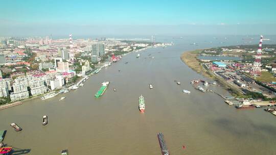 上海吴淞口码头货轮视频素材模板下载