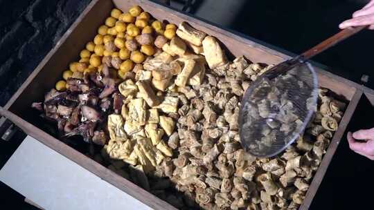 乡村过年做传统美食小吃