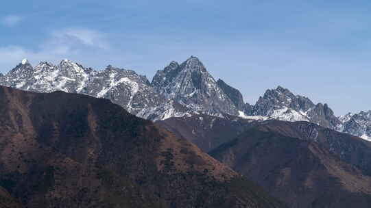 延时8K川西巍峨雪山清澈空气薄云