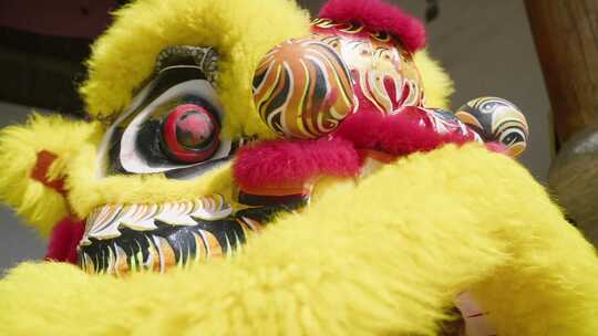 民俗表演农村舞狮表演道具狮子眨眼睛