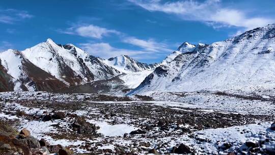 雪山山脉山峰冬季