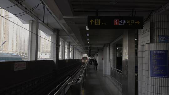 4K行驶中的上海地铁