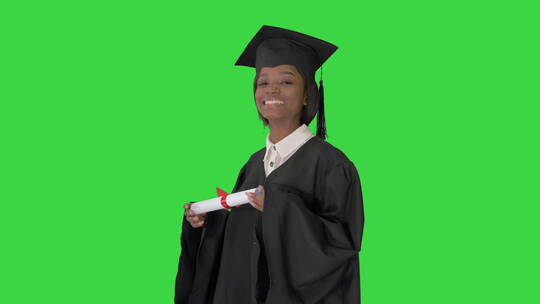 身着毕业礼服的女学生视频素材模板下载