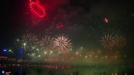 烟花 城市烟花 节日庆祝 西安奥体中心夜景