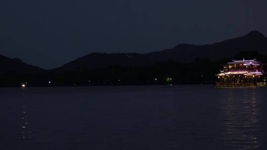 杭州西湖雷峰塔夜景