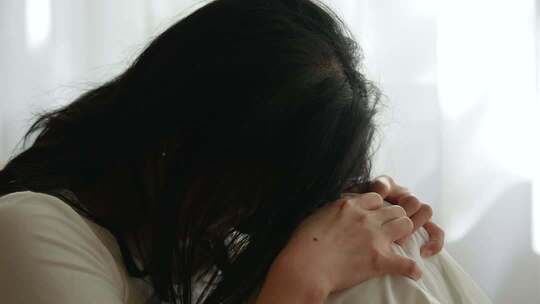 悲伤情绪失落的女人