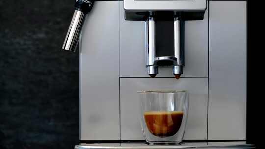 咖啡机冲咖啡、制作咖啡