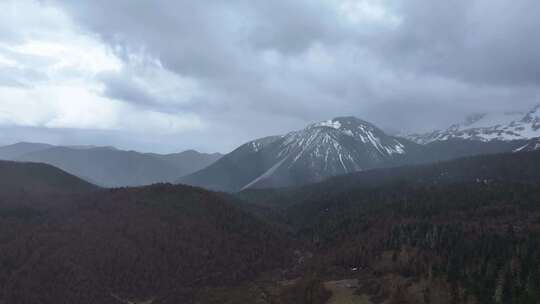 航拍云南香格里拉雪山森林草原 自然风光