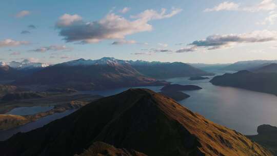 新西兰南岛Roys Peak山顶航拍 山川湖泊
