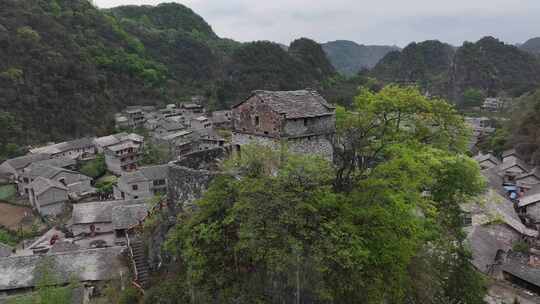 贵州安顺市高荡村千年布依古寨峰林风光