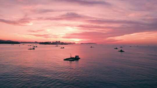福建东山岛金銮湾海边游客看日出航拍视频素材模板下载