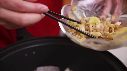 电饭锅炖带鱼