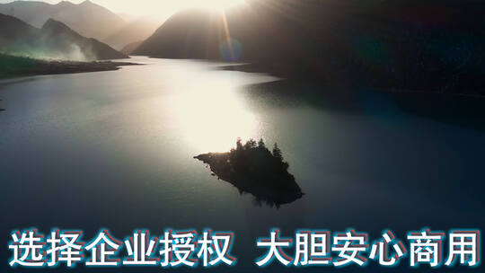 小岛视频青藏高原云雾清晨日出湖泊里小岛