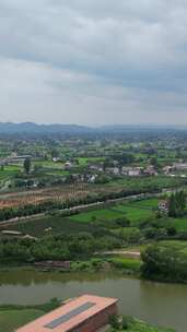 竖版航拍湖南常德乡村田园山川风景