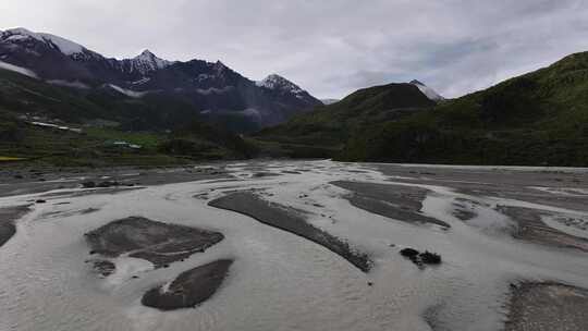 来古冰川风景区清晨航拍