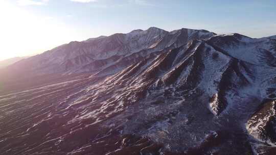 青海海南拉脊山阳光雪山航拍视频