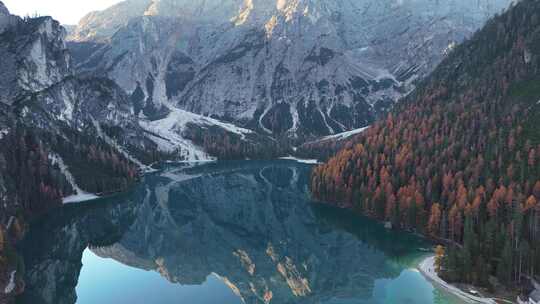 多洛米蒂山区布莱耶斯湖航拍