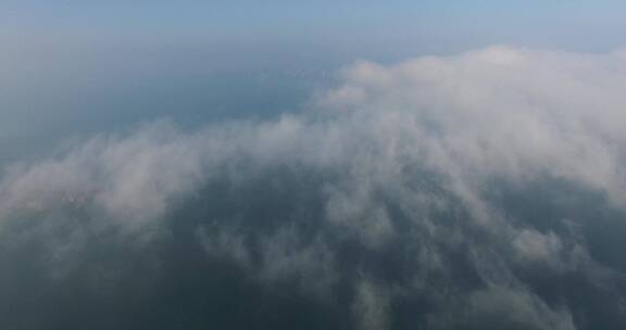 云雾之下的刘公岛航拍