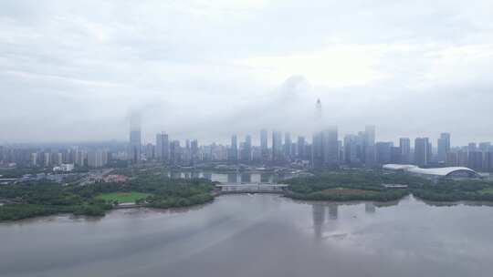 雨后云雾中的深圳南山后海航拍