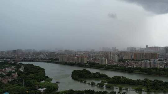 城市下雨航拍