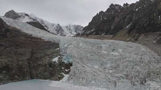 西藏那曲地区布加雪山冰川冰湖高空航拍