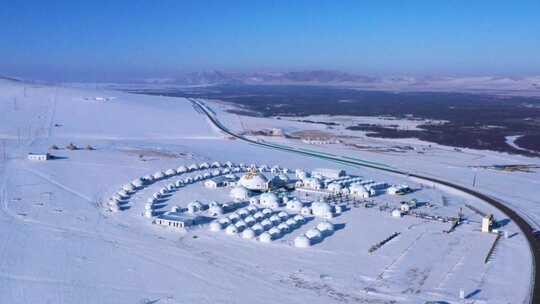 冬季草原上的蒙古包